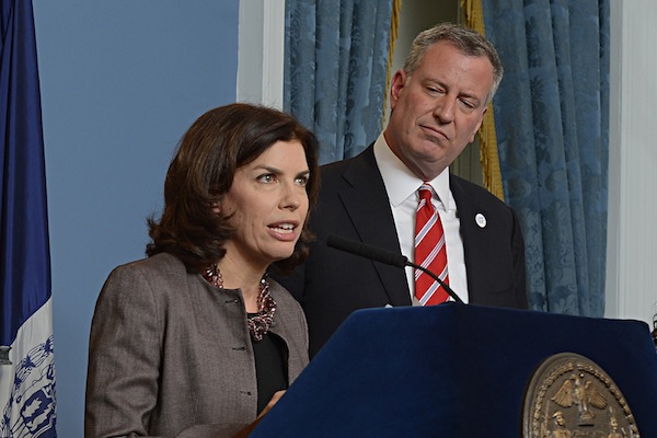 DCA Commissioner Julie Menin with Mayor De Blasio. The city issued 115 subpoenas this summer in an investigation of unlicensed employment firms.