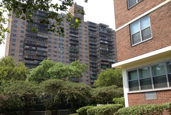 The seven identical towers of the Lindsay Park Mitchell-Lama co-op are arranged in the triangle between Broadway, Manhattan Avenue and Montrose Avenue in Williamsburg.